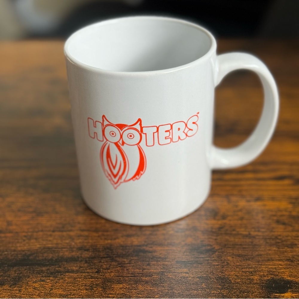 Vintage Hooters Orange Owl Logo Ceramic White Coffee Tea Cup Mug Size 12oz.